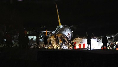 Tergelincir, Pesawat Pegasus Airlines Terbelah Tiga