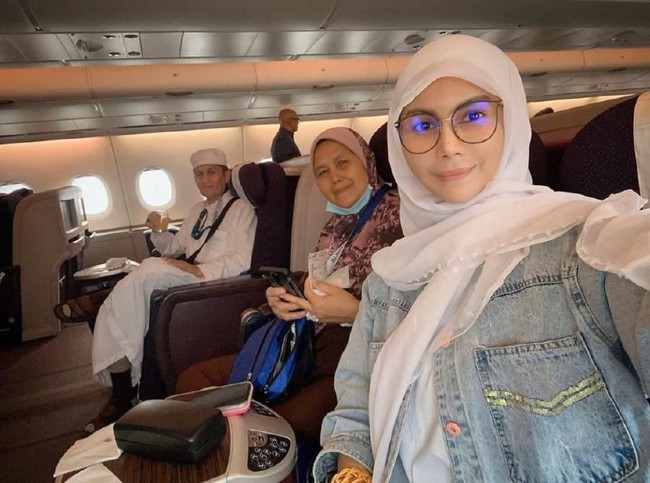 Jika memang dia seorang hermafrodit maka itu tetap masalah karena ketika berangkat dari Kuala Lumpur, Nur Sajat mengaku seorang pria kata juru bicara Albayt Travel, agen umrah yang menangani kepergian Nur Sajat. Foto: Instagram