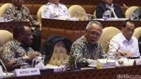Rapat dijadwalkan mulai pukul 10.00 WIB. Namun, rapat baru dibuka sekitar pukul 10.45 WIB yang dipimpin Ketua Komisi V DPR RI Lasarus.