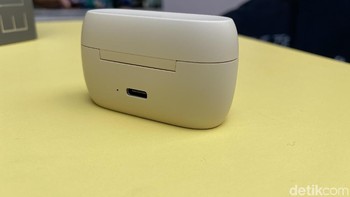 Memiliki case dengan port USB Type C. Foto: Adi Fida Rahman/detikINET
