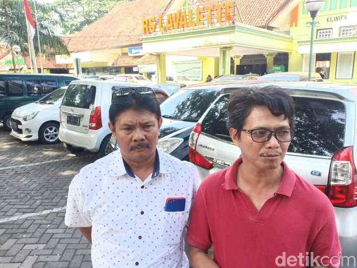 MS (13), tak hentinya menangis setelah dokter memutuskan untuk mengamputasi jari tengahnya. Keluarga menyebut, MS belum bisa menerima kenyataan yang dialami. Mereka berharap, MS bisa segera pulih dan kembali menjalani aktivitasnya.