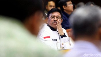 Dalam catatan, merdeka sinyal yang dimaksud ini mengarah pada layanan telekomunikasi seperti SMS dan telepon, belum kepada akses internet.