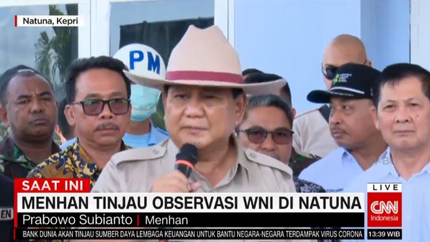 Bertopi Koboi Kunjungi Natuna, Prabowo: Saya Beri Keyakinan