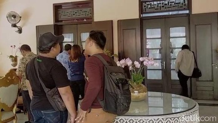 Kediaman rumah dinas Wali Kota Risma