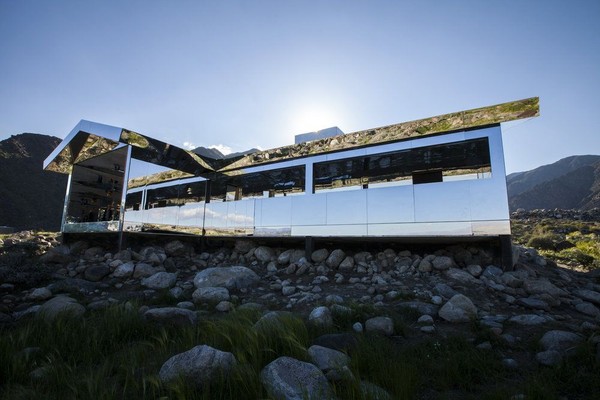 Mirage Gstaad juga akan memanjakan mata traveler dengan arsitektur unik yang terinspirasi dari rumah peternakan California tahun 20-30an dan tak akan didapatkan di tempat lain (Foto: dok. dougaitkeenmirage) Mirage Gstaad juga akan memanjakan mata traveler dengan arsitektur unik yang terinspirasi dari rumah peternakan California tahun 20-30an dan tak akan didapatkan di tempat lain (Foto: dok. dougaitkeenmirage)