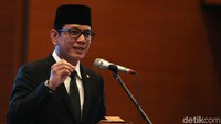 Wishnutama berpesan agar jajaran petinggi di kementerian yang dipimpinnya tak terjebak kepada rutinitas. 