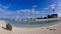 Taka Bonerate adalah taman nasional yang berada di Kepulauan Selayar, Sulawesi Selatan. Salah satu pulaunya bernama Tinabo. Mungkin nama pulau ini masih asing ditelinga traveler. Wajar saja, pulau ini memang tersembunyi. (Ria Qorina/Istimewa)