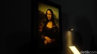 Salah satu karya fenomenalnya adalah Mona Lisa yang versi aslinya dipajang di Museum Louvre, Paris.  Foto: Tia/detikHOT