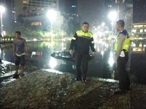 Begini Awal Mula Kejadian Mobil Nyemplung di Kolam Bundaran HI