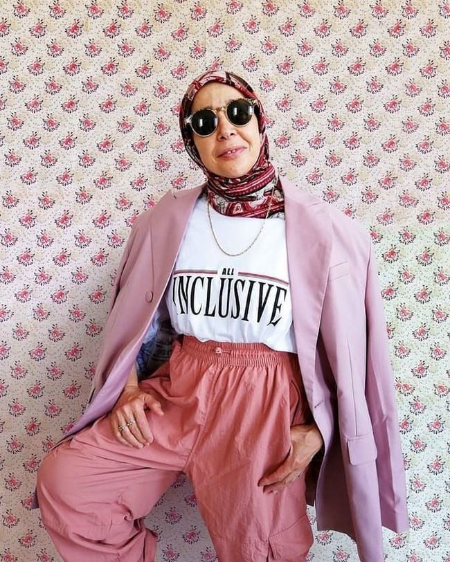 Seiring semakin populernya Najate Leklye, dia pun dilirik oleh majalah fashion ternama Vogue. Situs Vogue baru-baru ini menampilkan kisahnya dan menampilkan berbagai fotonya dengan gaya hijab yang standout. Foto: instagram @meryemsfirst
