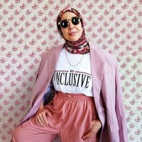 Seiring semakin populernya Najate Leklye, dia pun dilirik oleh majalah fashion ternama Vogue. Situs Vogue baru-baru ini menampilkan kisahnya dan menampilkan berbagai fotonya dengan gaya hijab yang standout. Foto: instagram @meryemsfirst