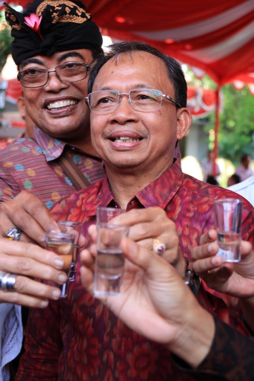 DOK ISTIMEWA/ Gubernur Bali I Wayan Koster mengesahkan aturan tata kelola arak Bali