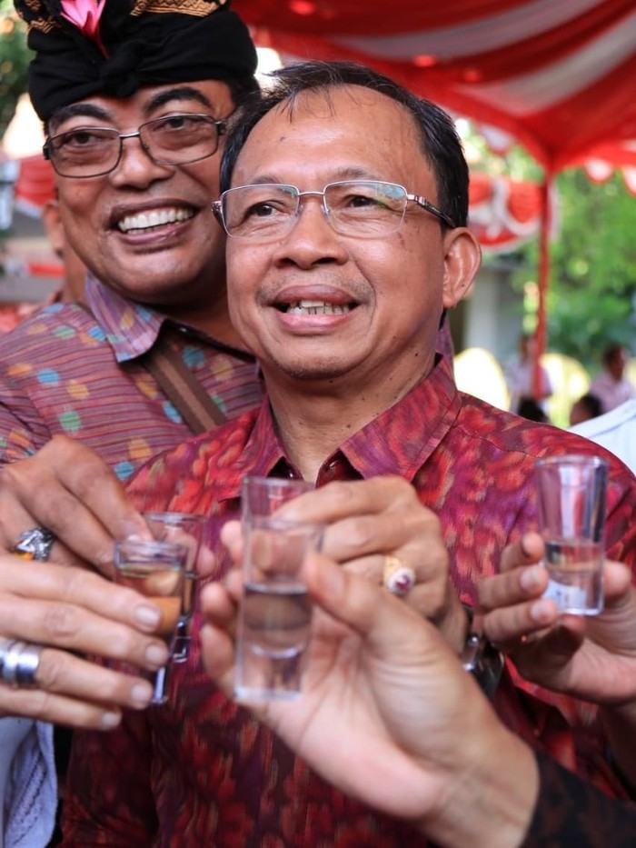 DOK ISTIMEWA/ Gubernur Bali I Wayan Koster mengesahkan aturan tata kelola arak Bali