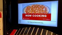 Bukan Uang, ATM Ini Khusus Sediakn Pizza Hangat Selama 24 Jam
