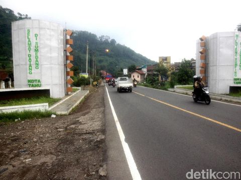 Before-After Gapura 'Selamat Datang di Sumedang' yang Dikritik Netizen