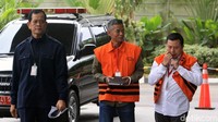 Dalam perkara dugaan suap PAW anggota DPR ini, KPK menetapkan empat tersangka, yaitu Wahyu Setiawan, Agustiani Tio Fridelina, Saeful, dan Harun Masiku.