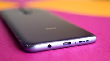 Bagian bawah terdapat port jack audio 3,5 mm, USB Type C dan speaker. Foto: Android Central