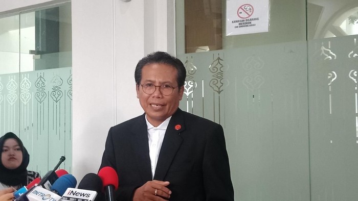 Pihak Istana memastikan Menkes Terawan Agus Putranto sudah berkantor di Natuna. Terawan disebut pergi ke Jakarta untuk melaporkan perkembangan informasi terkait observasi WNI dari Wuhan ke Presiden Joko Widodo (Jokowi).