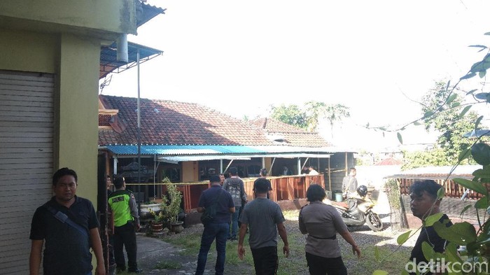 Janda paruh baya yang ditemukan tewas di dalam rumahnya di Denpasar diduga korban pembunuhan (Angga Riza/detikcom)