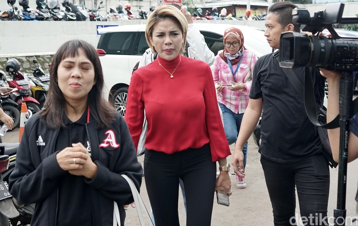 Nikita Mirzani saat ditemui di studio Trans TV.