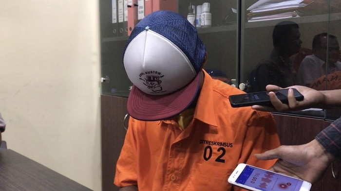 Muncikari kasus prostitusi online yang diungkap polisi dari laporan Andre Rosiade (Jeka Kampai/detikcom)