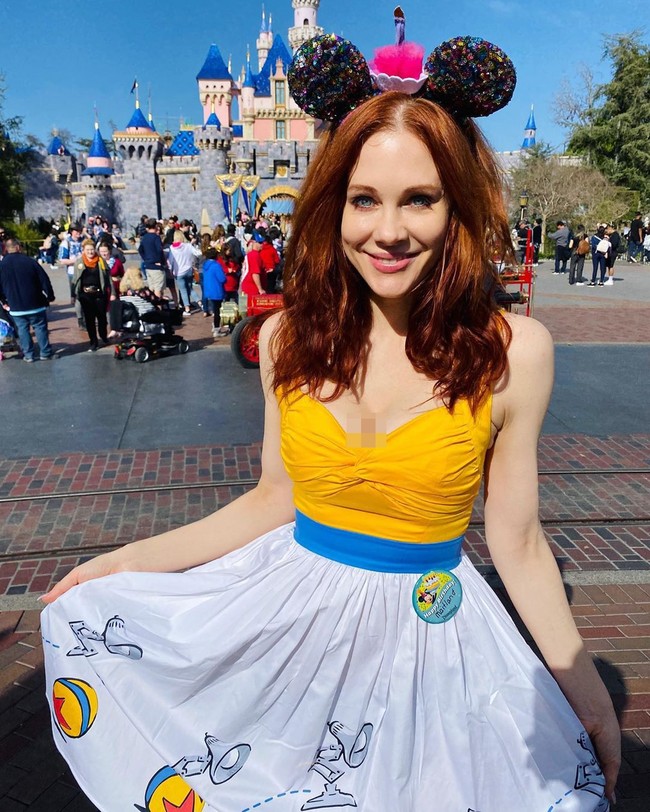 Wanita bernama Maitland Ward dulu tampil di acara komedi situasi berjudul Boy Meets World yang merupakan garapan Disney. Saat era 90-an itu Maitland masih remaja dan polos.  Foto: Instagram