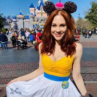 Wanita bernama Maitland Ward dulu tampil di acara komedi situasi berjudul Boy Meets World yang merupakan garapan Disney. Saat era 90-an itu Maitland masih remaja dan polos.  Foto: Instagram