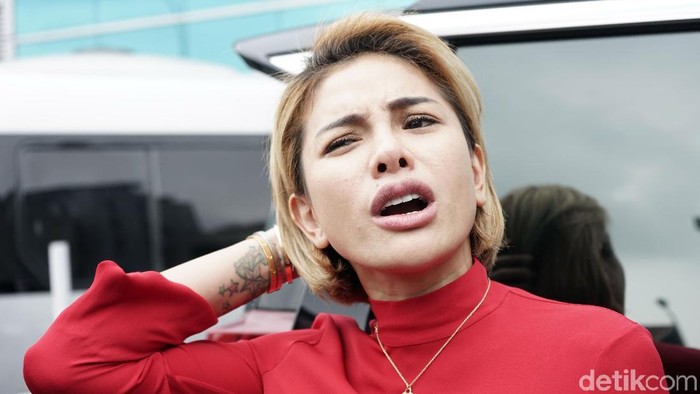 Nikita Mirzani saat ditemui di studio Trans TV.