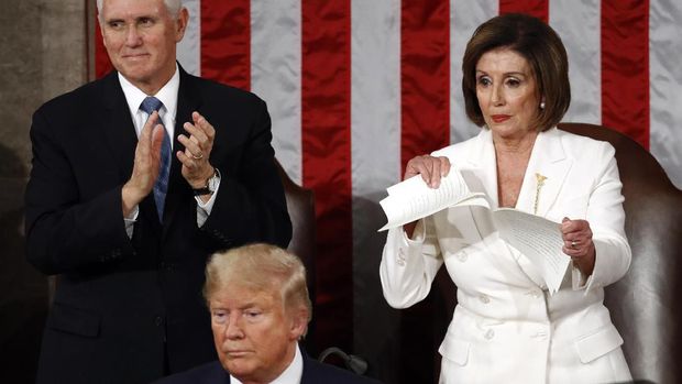 House Speaker Nancy Pelosi of Calif., tears her copy of President Donald Trump's s State of the Union address after he delivered it to a joint session of Congress on Capitol Hill in Washington, Tuesday, Feb. 4, 2020. Vice President Mike Pence is at left. (AP Photo/Patrick Semansky)