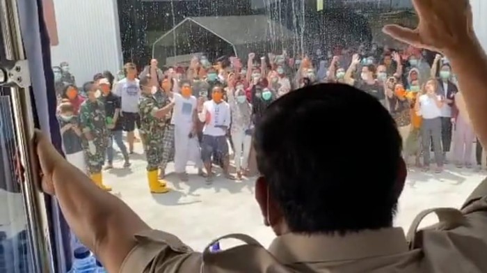 Menhan Prabowo Subianto sapa WNI dari Wuhan yang tengah diobservasi di Natuna (Dok. Screenshot video yang dikirimkan Dahnil Anzar Simanjuntak)