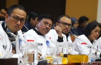 Menkominfo Johnny G Plate mengkoreksi program Merdeka Sinyal 2020. Ia menghapus angka 2020 dari program yang telah dicanangkan di era Menkominfo Rudiantara.