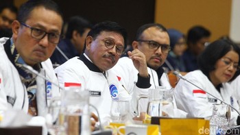 Dalam rapat tersebut Menteri Komunikasi dan Informatika (Menkominfo) Johnny G Plate mengkoreksi program Merdeka Sinyal 2020 dengan menghapus angka 2020, yang mana itu telah dicanangkan dan digemakan di era Menkominfo Rudiantara.