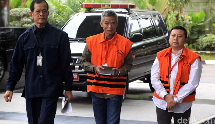Wahyu Setiawan dan Saeful Diperiksa KPK Eks Komisioner KPU Wahyu Setiawan kembali diperiksa KPK. Ia diperiksa sebagai saksi untuk tersangka Harun Masiku terkait kasus suap PAW anggota DPR.