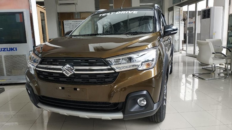 Suzuki XL7 di Indonesia Suzuki XL7 di Indonesia sudah berada di diler bilangan Jakarta