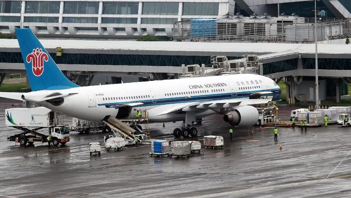Waspada Corona di Pintu Gerbang dan Perbatasan Indonesia Mewabahnya virus Corona tetap diwaspadai oleh pemerintah Indonesia. Salah satu cara menangkalnya adalah dengan screening pendatang yang masuk dari berbagai pintu ke negara tercinta.