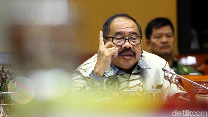 Kepala PPATK hadir dalam rapat bersama Komisi III DPR. Rapat ini membahas rencana kerja dan penelusuran aliran keuangan kepala daerah di luar negeri.