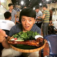 Serunya Kulineran Food Vlogger Mike Chen, Yang Mirip Jackie Chan