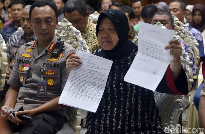 Risma Maafkan Netizen Penghinanya Wali Kota Surabaya Tri Rismaharini akhirnya memaafkan Zikria Dzatil, netizen yang telah menghinanya. Sebelumnya, Zikria meminta maaf secara terbuka kepada Risma