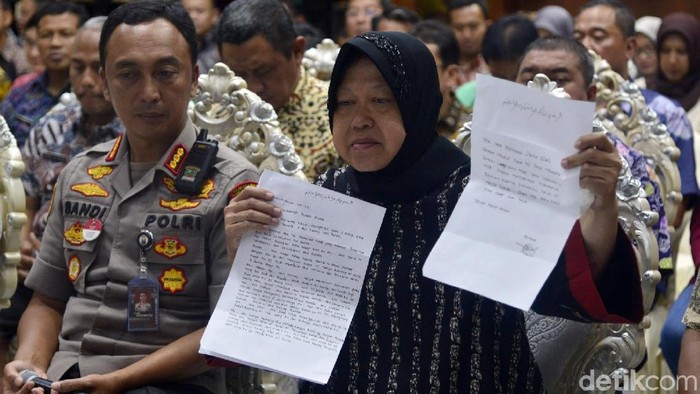 Wali Kota Surabaya Tri Rismaharini akhirnya memaafkan Zikria Dzatil, netizen yang telah menghinanya. Sebelumnya, Zikria meminta maaf secara terbuka kepada Risma