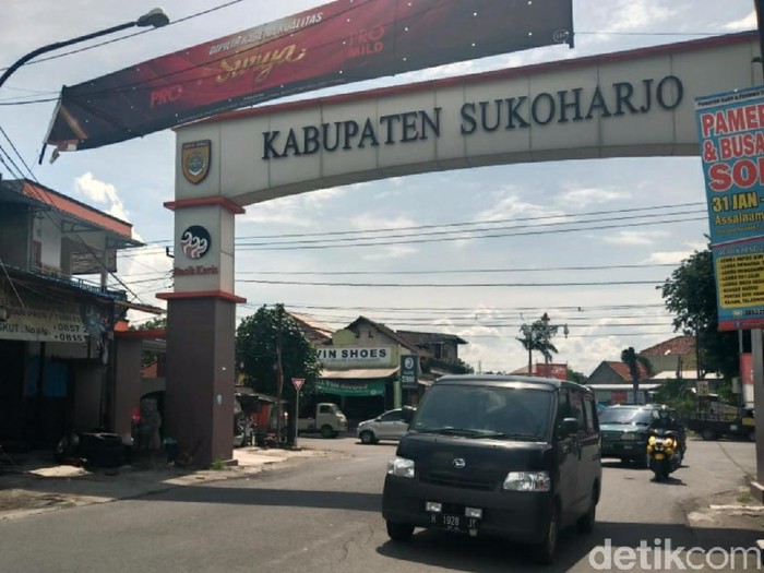 Jalan Veteran di Desa Cemani, Grogol, Sukoharjo yang disebut sebagai aset Benny Tjokro yang sudah berubah menjadi jalan umum, Rabu (5/2/2020).