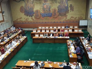 DPR Rapat Bareng Wamen BUMN 5 Jam, Apa Hasilnya?