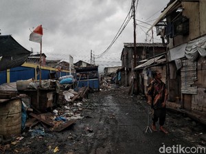 Setengah Miliar Orang Diprediksi Jatuh Miskin, Istana Buka Suara