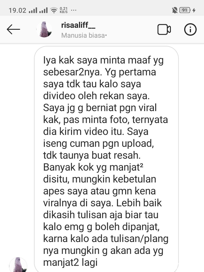 Wisatawan yang melakukan aksi berbahaya di Kawah Ijen hingga videonya viral kini angkat bicara. Ia menceritakan aksinya memanjat pohon kering di atas kawah untuk mendapatkan foto memukau.