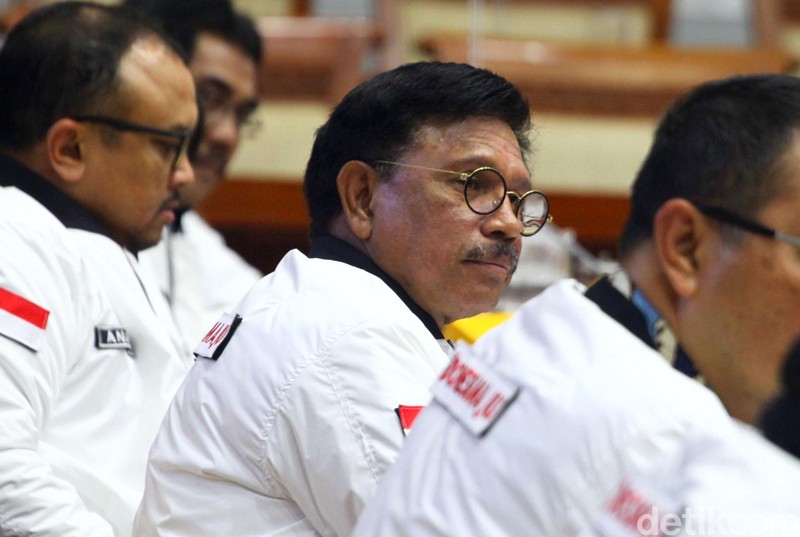 Menkominfo Johnny G Plate mengkoreksi program 'Merdeka Sinyal 2020'. Ia menghapus angka '2020' dari program yang telah dicanangkan di era Menkominfo Rudiantara.