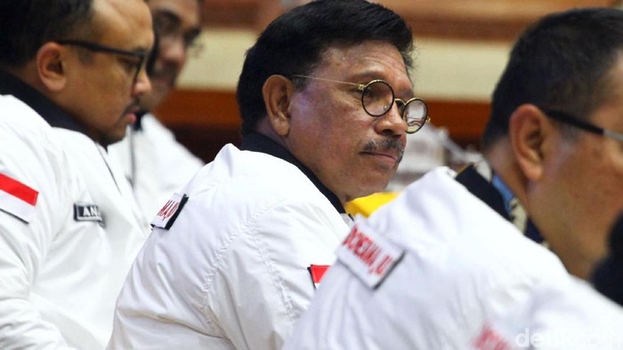 Menkominfo Johnny G Plate mengkoreksi program Merdeka Sinyal 2020. Ia menghapus angka 2020 dari program yang telah dicanangkan di era Menkominfo Rudiantara.