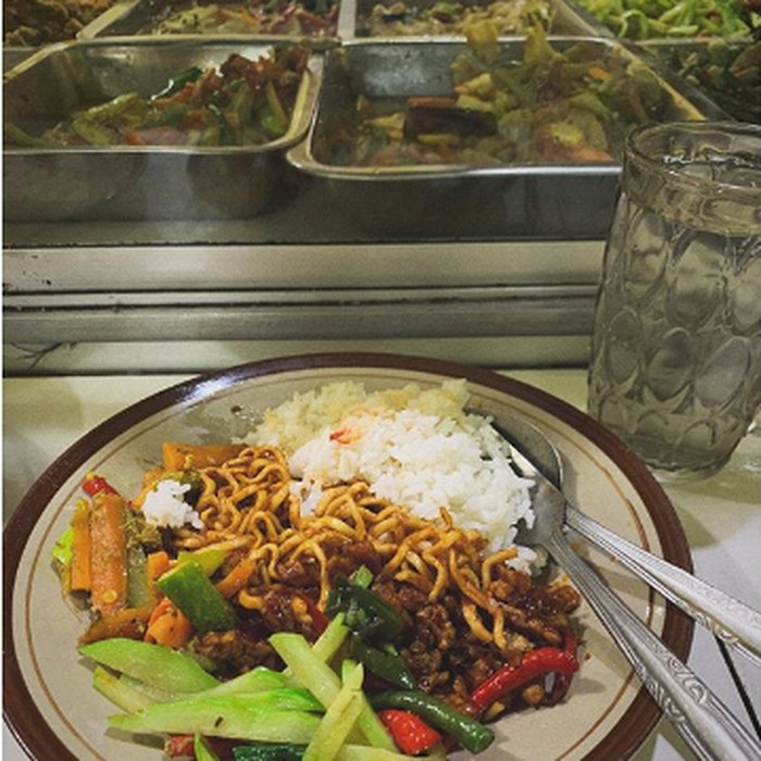 seleb makan di warteg