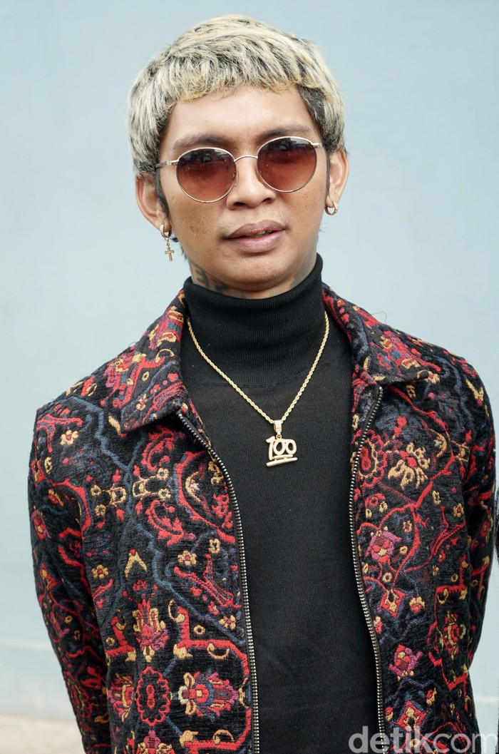 Young Lex dan Eriska Nakesya Young Lex dan Eriska Nakesya saat ditemui di studio Trans TV.