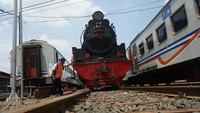 Kereta dengan nomor pembuatan 9653 itu diperbaiki oleh Balai Yasa Yogyakarta. ANTARA FOTO/Andreas Fitri Atmoko.