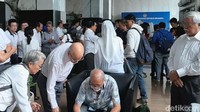 Salah satu nasabah, Haresh menyebut surat yang akan disampaikan ini tidak bisa diberikan kepada perwakilan Kementerian Keuangan karena mereka menginginkan isinya harus benar-benar dibaca oleh Sri Mulyani atau Wakil Menteri Keuangan (Wamenkeu) Suahasil Nazara.