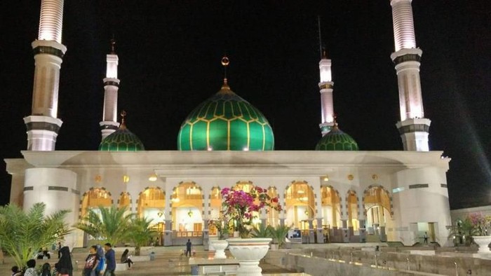 Melihat Indahnya Masjid Madani Pasir Pangaraian Riau